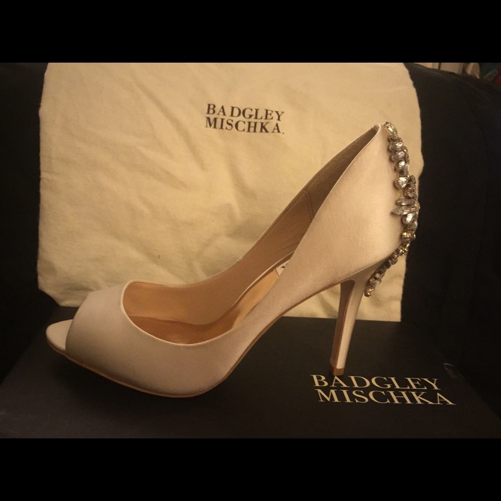 Badgley Mischka Rhinestone Ivory Hard 2 find PUMPS - Picture 4 of 8